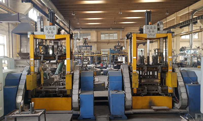 Gravity casting machine