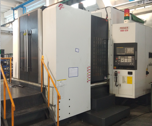 Horizontal machining center